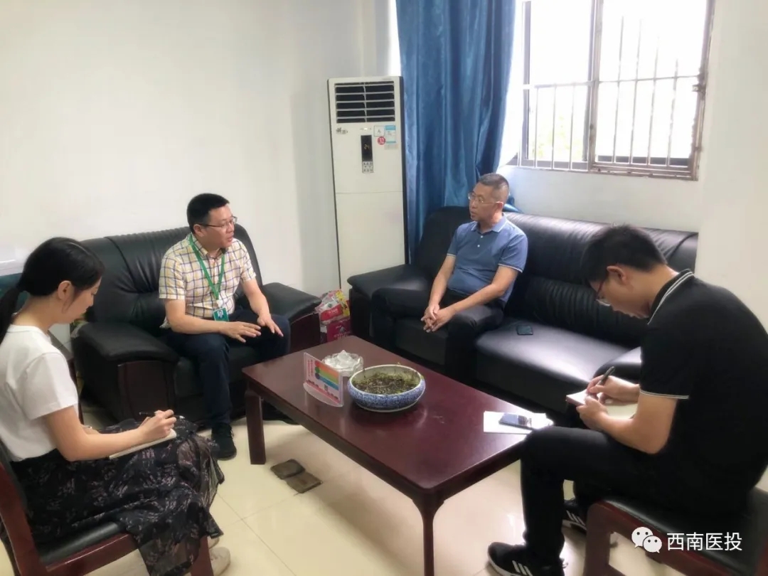 中國（四川）自由貿(mào)易試驗區(qū)川南臨港片區(qū)財政局局長王勇一行蒞臨市醫(yī)藥公司調(diào)研指導(dǎo)