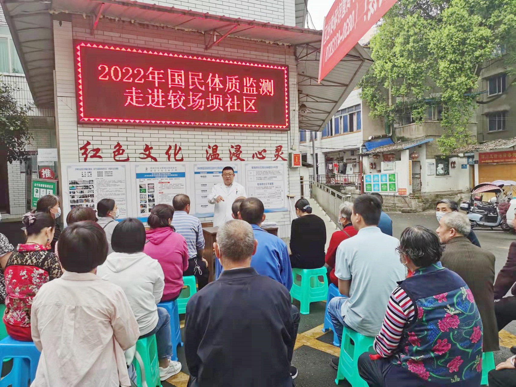 西南醫(yī)投集團(tuán)開(kāi)展每周自愿服務(wù)1小時(shí)活動(dòng)——養(yǎng)老護(hù)理、體質(zhì)監(jiān)測(cè)送上門(mén)