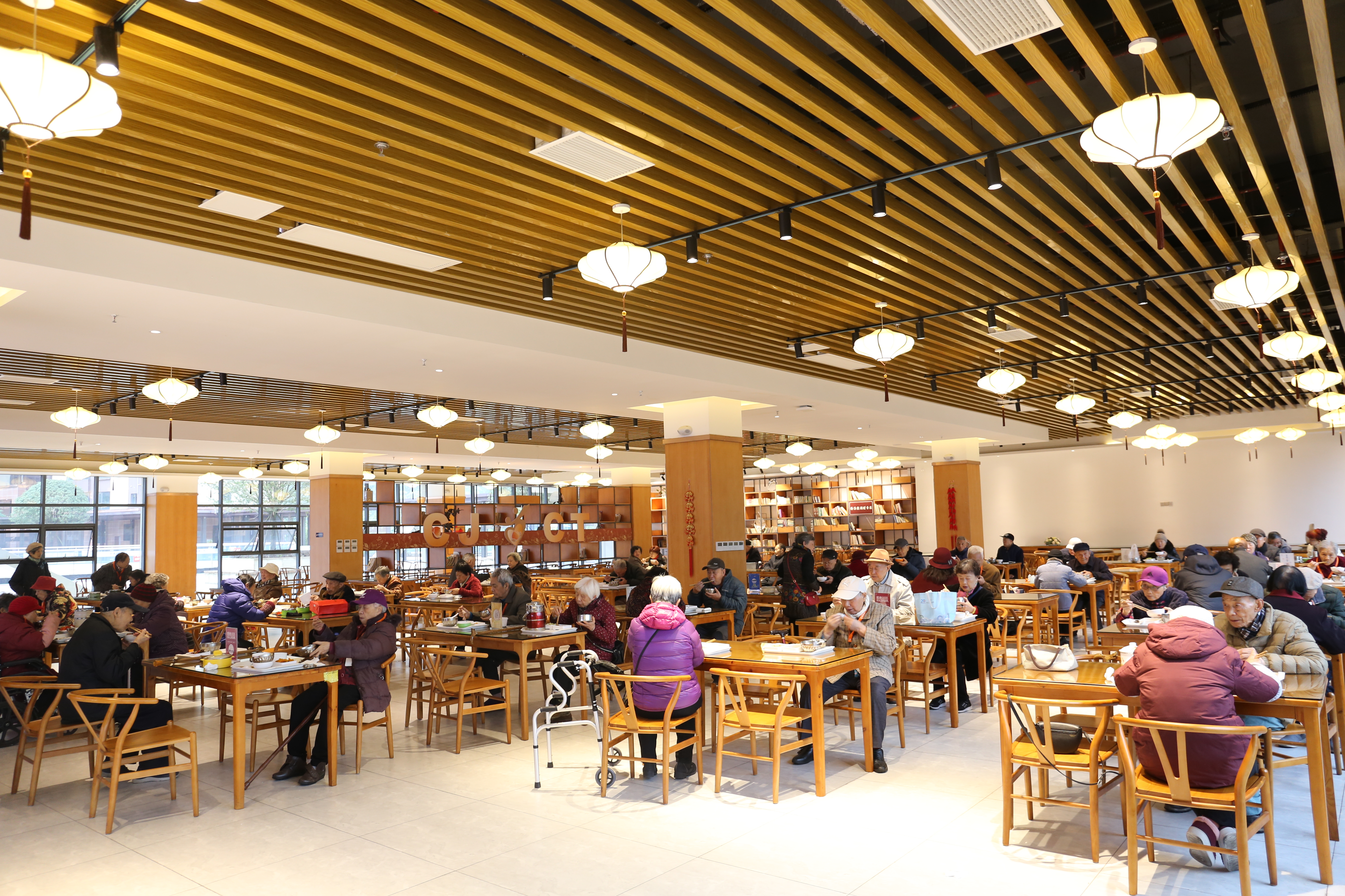 美味又實惠,江陽區(qū)春江餐廳養(yǎng)老助餐點投入營業(yè)!