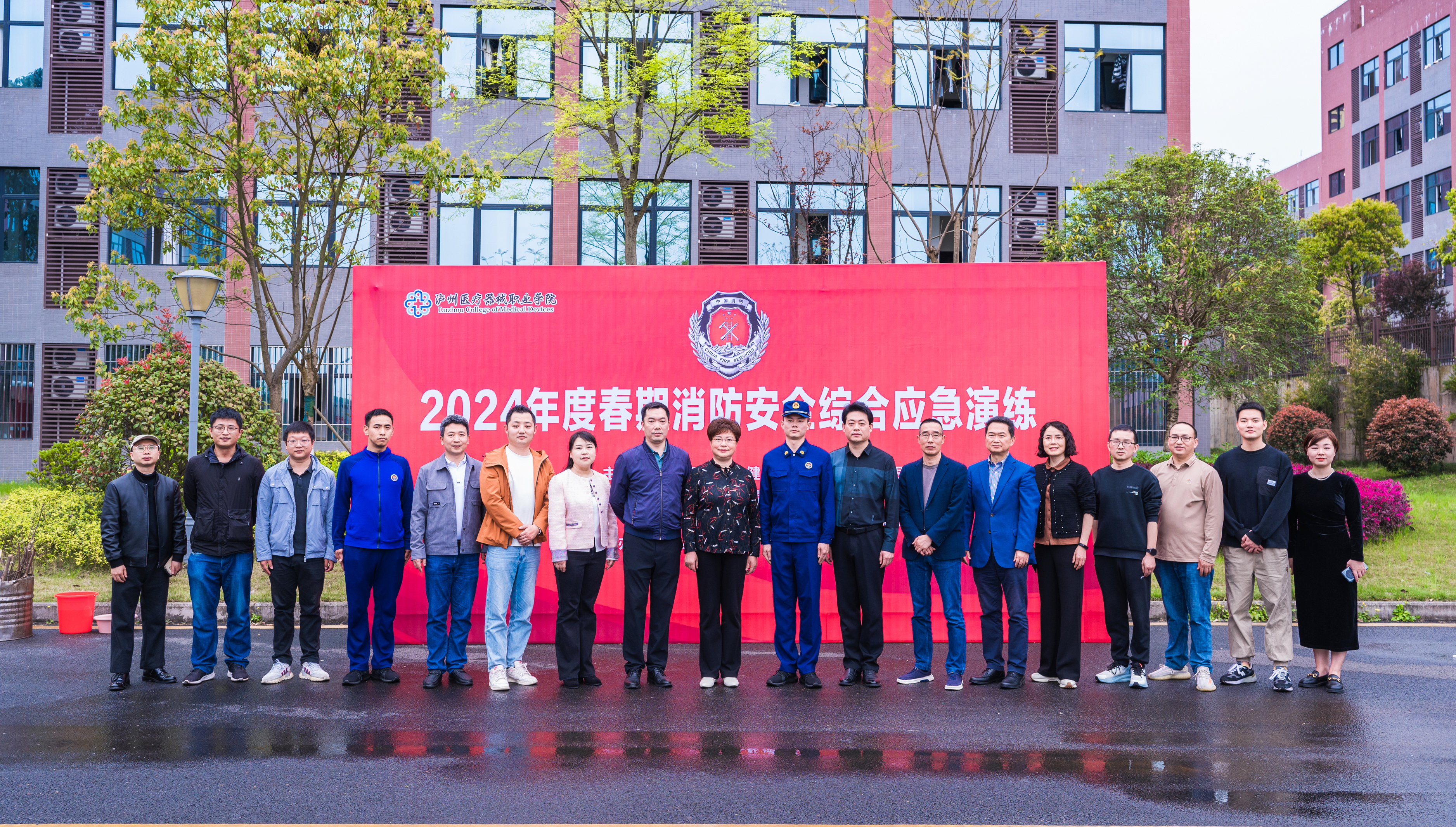 醫(yī)療器械學院與醫(yī)教投資公司聯合開展2024年春季消防安全綜合演練