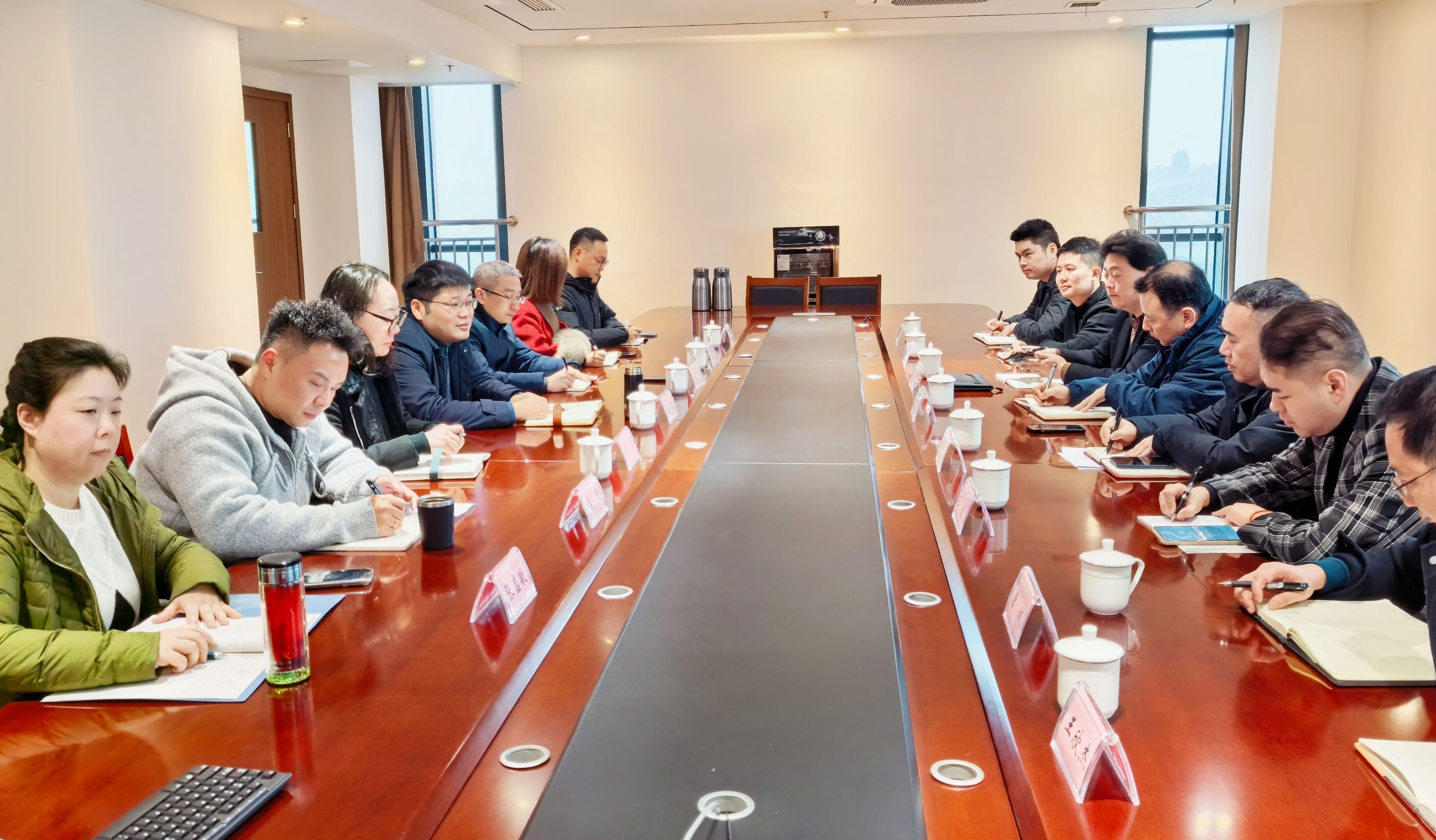 西南醫(yī)投集團與瀘州市中醫(yī)院開展交流合作